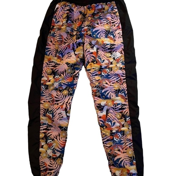 The North Face Women’s Hydrenaline Floral Print Joggers - Picture 2 of 9